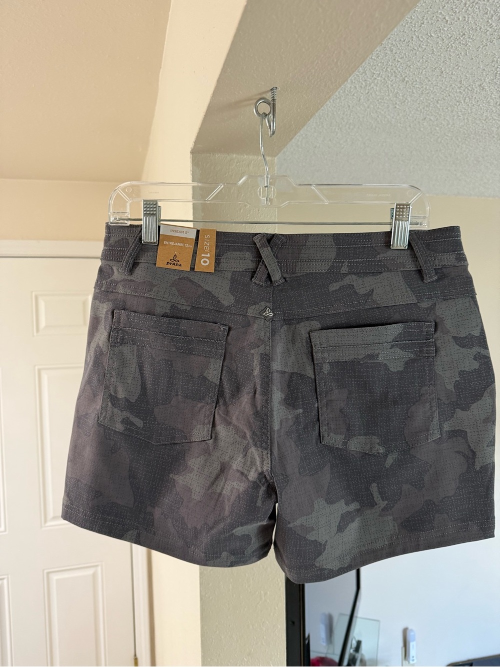 Prana Women's Olivia Shorts camo size 10 NWT - Picture 2 of 4